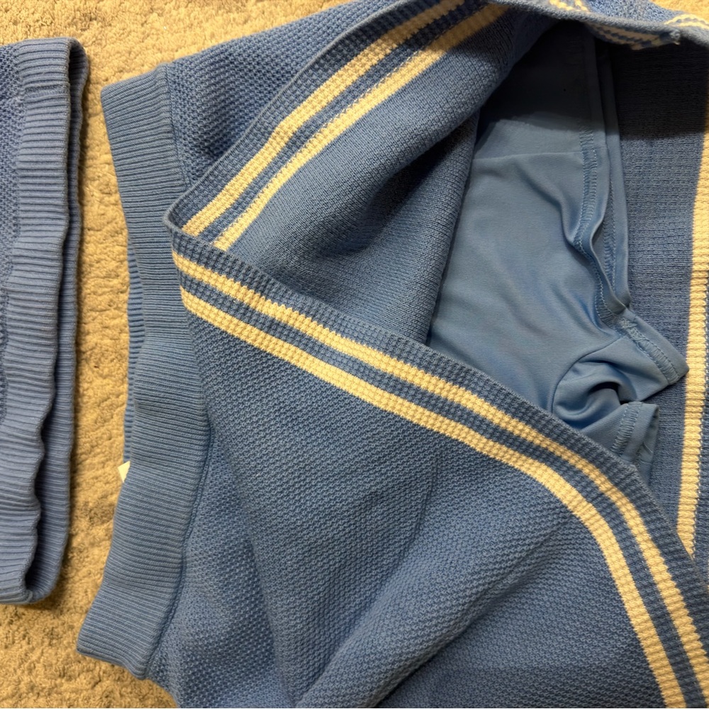 ALO Yoga Light Blue Knit Apparel - Picture 4 of 7